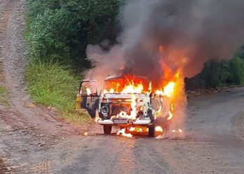 Mãe revela que já havia reclamado por diversas vezes com a Prefeitura sobre veículo que incendiou com crianças dentro