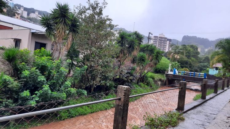 Fortes chuvas elevam níveis dos rios e deixam pessoas em sinal de alerta em Capinzal