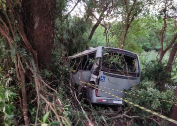 7 pessoas morrem e 13 ficam feridas em acidente com ônibus no Oeste do PR