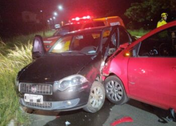 Homem desmaia após colisão entre carros em Curitibanos