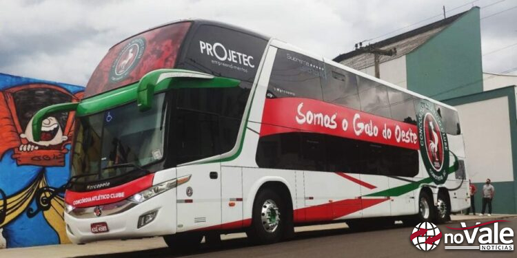 Com salários atrasados, Concórdia vende ônibus por R$ 800 mil