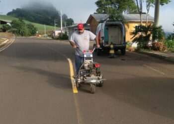 Diretoria de Trânsito de Ouro retoma revitalização da sinalização nas principais ruas do centro