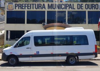 Administração de Ouro adquire van para o CRAS do município