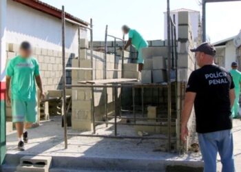 Mão de obra de presos será utilizada em limpezas e reformas de escolas em SC