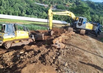 Inicia adequação da estrada de acesso a comunidade Pinheiro Alto em Ouro