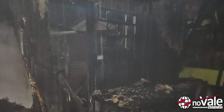 Incêndio atinge residência em Monte Carlo