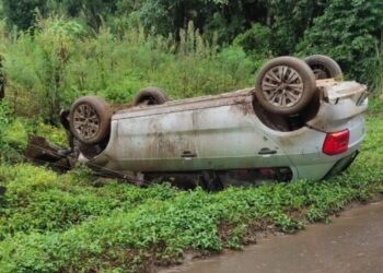 Saída de pista seguida de capotamento deixa motorista ferido na BR-282