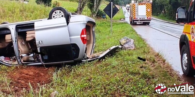 Bombeiros atendem saída de pista na BR-282 em Catanduvas
