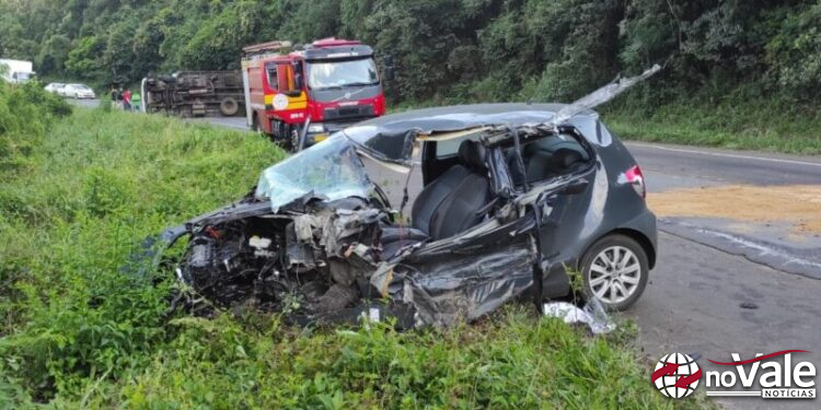 Grave colisão entre carro e caminhão deixa mulher ferida em Catanduvas