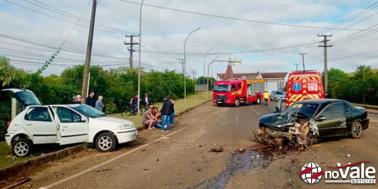 Colisão frontal entre carros deixa homem ferido na SC-355