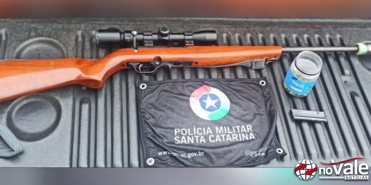 Espingarda e munições são apreendidas com motorista na SC-155