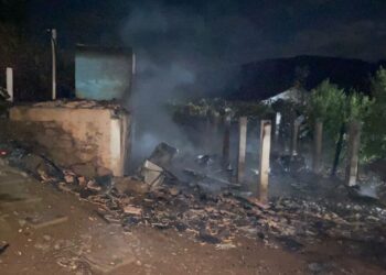 Incêndio destrói residência em Rio das Antas