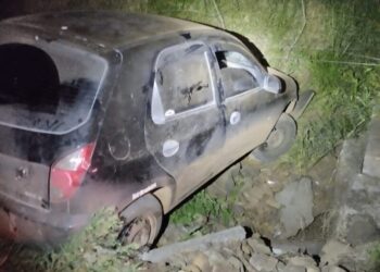 Condutor abandona veículo após saída de pista em Ibicaré