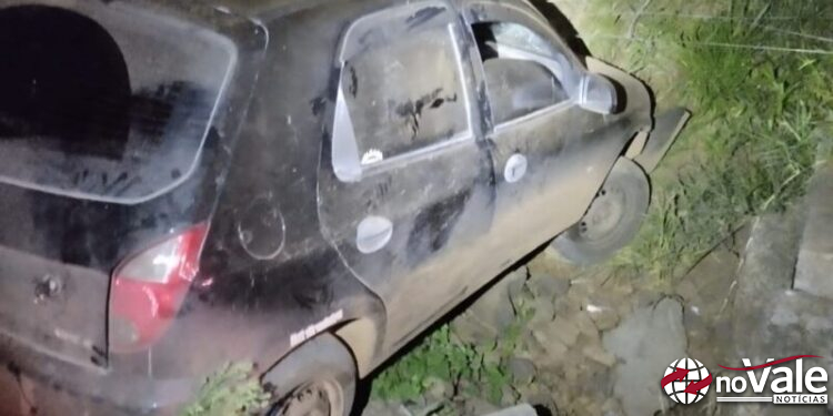 Condutor abandona veículo após saída de pista em Ibicaré