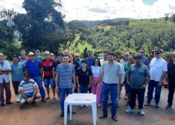 Assinada ordem de serviço para pavimentação asfáltica que dá acesso a Linha Pinheiro Alto em Ouro
