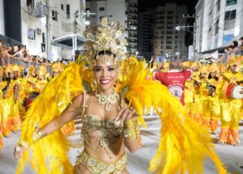 Aproximadamente 15 mil pessoas compareceram na primeira noite do Desfile das Escolas de Samba de Joaçaba