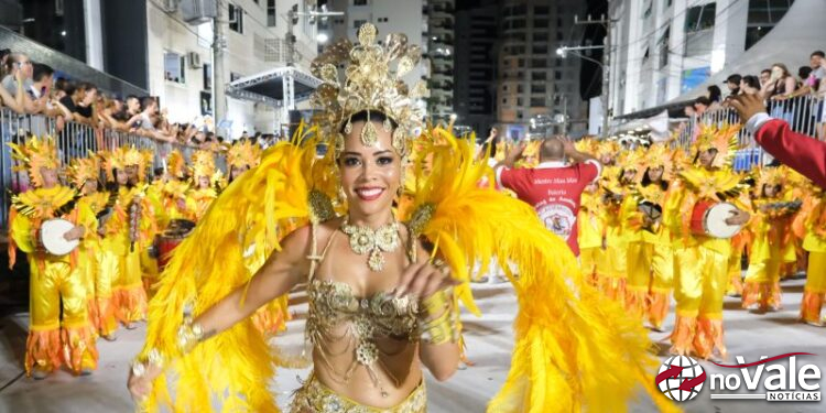 Aproximadamente 15 mil pessoas compareceram na primeira noite do Desfile das Escolas de Samba de Joaçaba