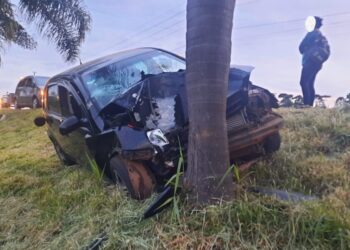Condutor fica ferido em saída de pista no acesso a Zortéa