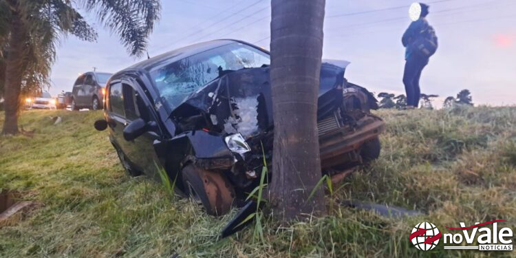 Condutor fica ferido em saída de pista no acesso a Zortéa