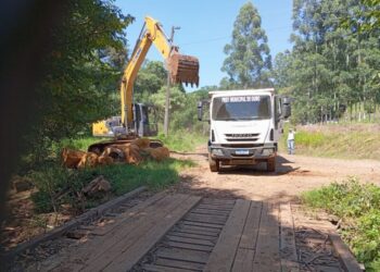 Secretaria de Obras de Ouro retoma trabalho de recuperação nas estradas do interior