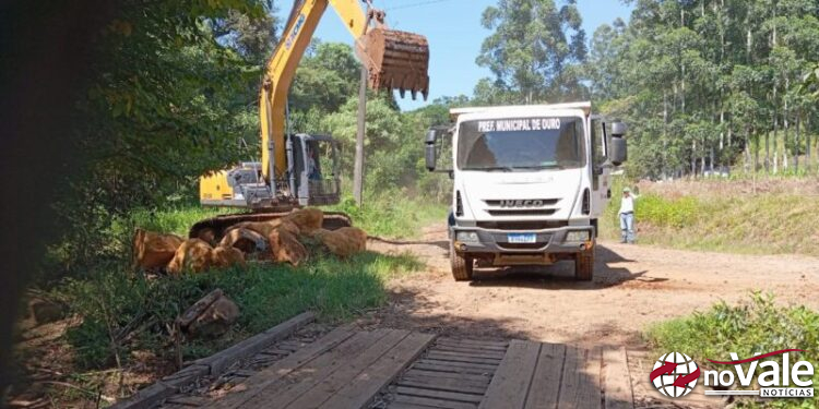 Secretaria de Obras de Ouro retoma trabalho de recuperação nas estradas do interior