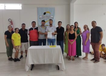 Administração de Ouro entrega ordem de serviço de revitalização da Escola Felisberto Vilarino Dutra