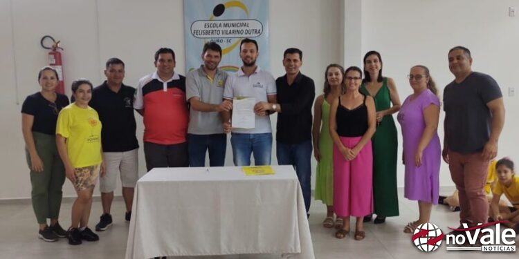Administração de Ouro entrega ordem de serviço de revitalização da Escola Felisberto Vilarino Dutra
