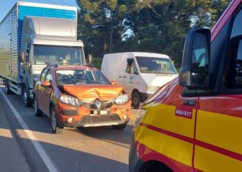 Acidente de trânsito envolvendo três veículos é registrado na SC-355