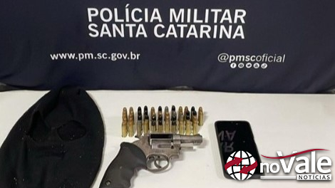 Homem é preso após efetuar disparos em frente à escola