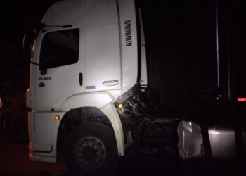 Saída de pista de caminhão é registrado na SC-150 em Luzerna