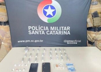 Jovem em saída temporária da prisão é detido com buchas de cocaína e maconha