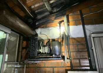 Compressor de freezer provoca incêndio em estabelecimento comercial