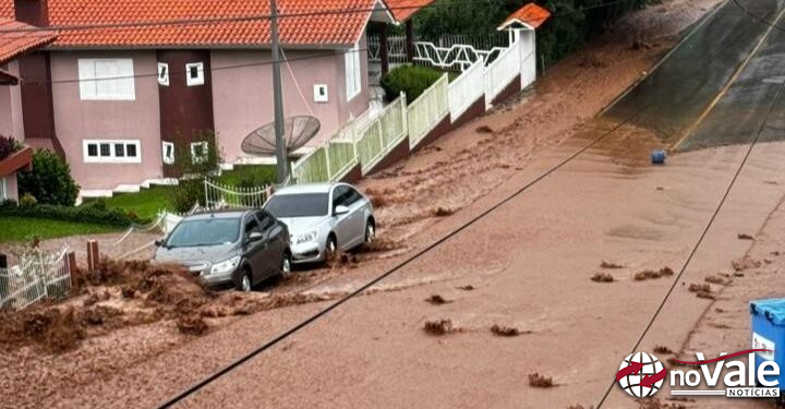 Forte enxurrada deixa ruas de Vargeão e Ponte Serrada tomadas pela água