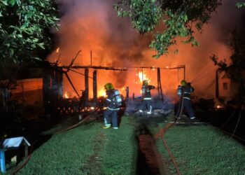 Residência fica destruída após incêndio em Fraiburgo