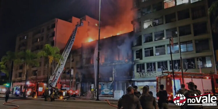 Incêndio em pousada deixa dez mortos em Porto Alegre