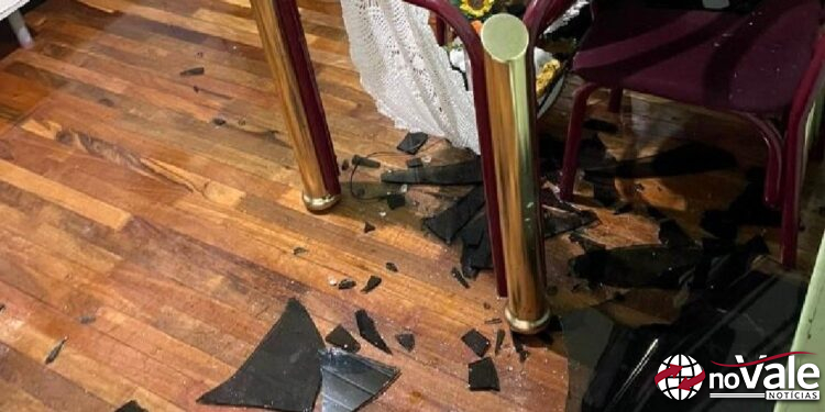 Homem é preso após danificar residência e lesionar mãe em Concórdia