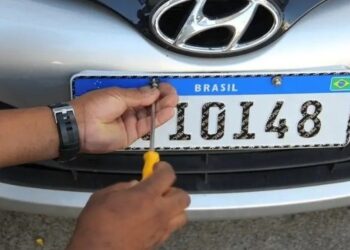 Comissão do Senado aprova volta de nomes de cidade e estado em placas Mercosul