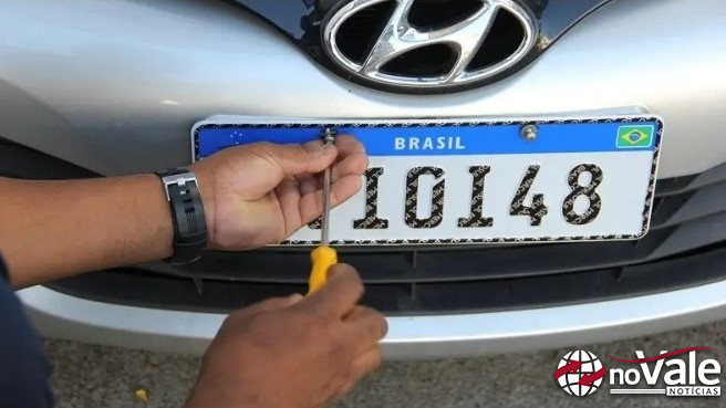 Comissão do Senado aprova volta de nomes de cidade e estado em placas Mercosul