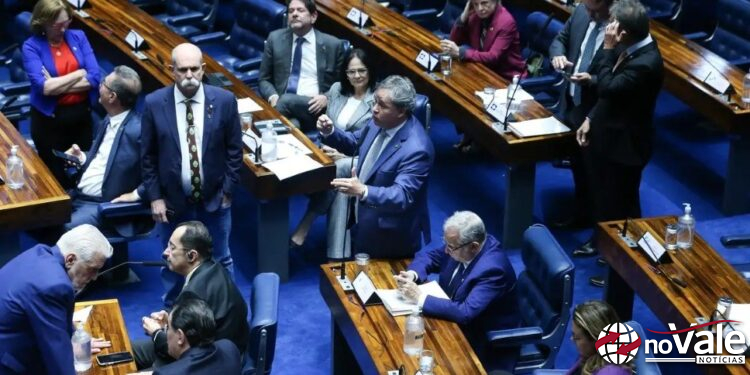 Senado aprova PEC que criminaliza posse e porte de qualquer quantidade de droga