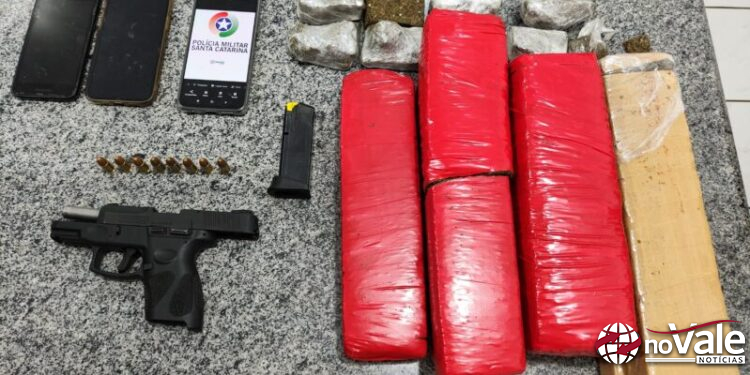 Trio é preso com maconha e arma de fogo em Campos Novos