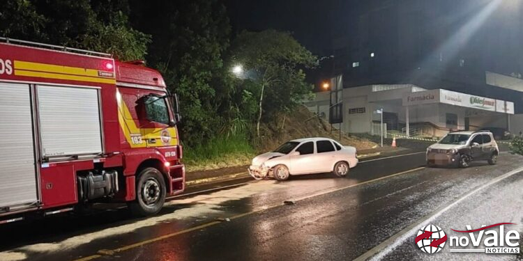 Acidente de trânsito deixa condutores feridos em Videira
