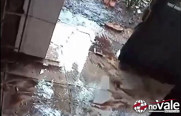Moradora tem casa invadida por água e lama pela terceira vez em Capinzal (vídeo)