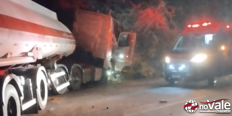 Motorista fica ferido em acidente com carreta tanque em Lebon Régis