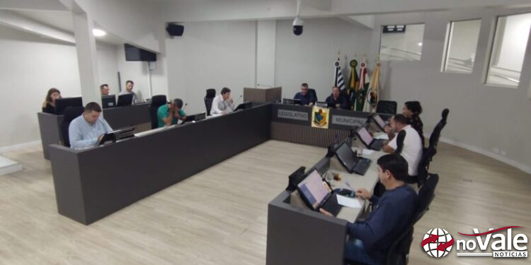 Por 7 votos a 1, vereadores derrubam veto do prefeito Nilvo Dorini (MDB) sobre projeto que regulamenta questão dos vendedores ambulantes em Capinzal