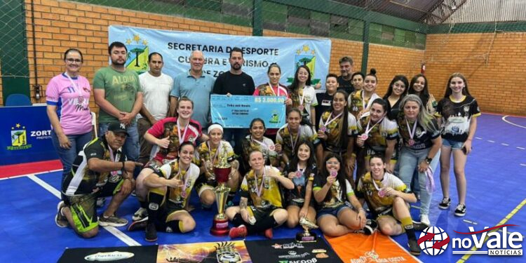 Águia Dourada/Agropecuária Costa é campeã da 2ª Taça de Futsal Feminino de Zortéa