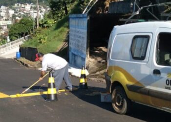 Diretoria de Trânsito realiza a pintura de faixas de pedestre na Rua Presidente Kennedy