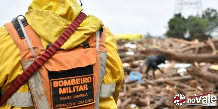 Novo revezamento das equipes de bombeiros militares de SC que atuam no Rio Grande do Sul é nesta segunda