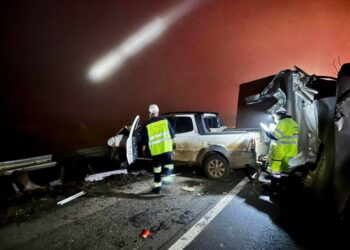 Colisão entre quatro caminhões e automóvel deixa uma vítima fatal na BR-116 em Santa Cecília