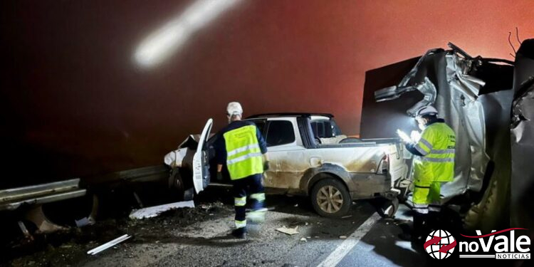 Colisão entre quatro caminhões e automóvel deixa uma vítima fatal na BR-116 em Santa Cecília