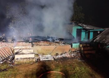 Fogo destrói casa no interior de Capinzal